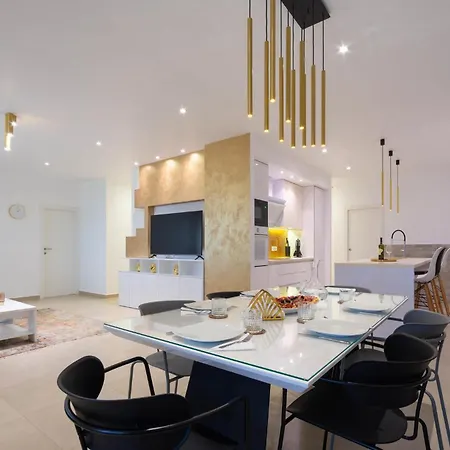 Apartment Cozy In Kastel Gomilica With Kitchen Kastela