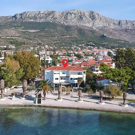 Apartment Cozy In Kastel Gomilica With Kitchen