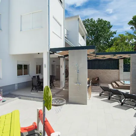 Cozy In Kastel Gomilica With Kitchen Apartment