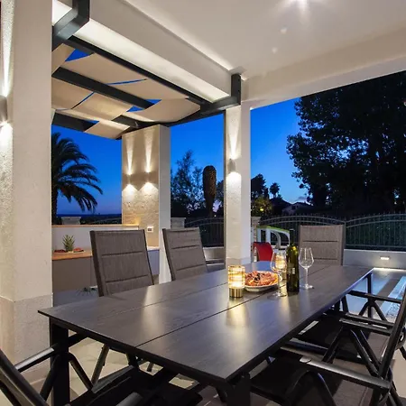 Cozy In Kastel Gomilica With Kitchen Apartment Kastela