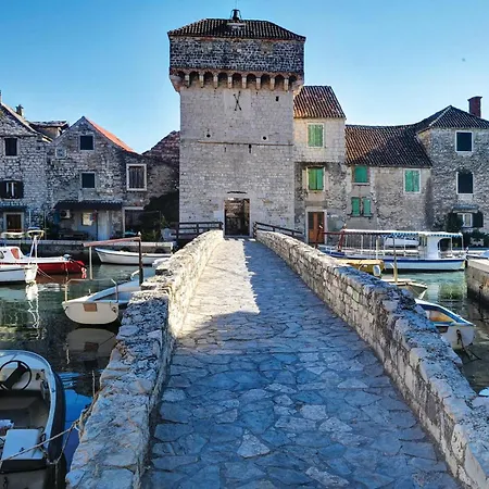 Front In Kastel Gomilica Kaštela